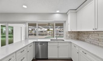6305 COTTONWOOD Ln, Apollo Beach, FL 33572