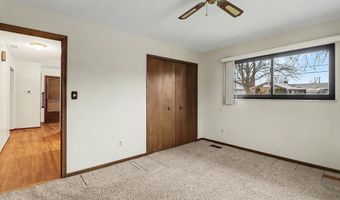 142 Channelsyde Dr, Algonac, MI 48001