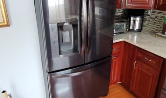 30 Grove Pl, Danbury, CT 06810