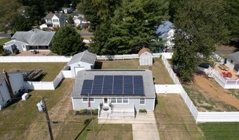 422 Maple Dr, Belford, NJ 07718