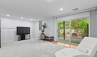 4932 SAUQUOIT Ln, Annandale, VA 22003