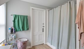 81 Main St, Raymond, NH 03077