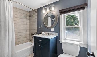 8 Lincoln Ave, Bristol, RI 02809