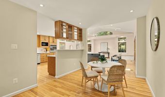 8407 GEORGIAN Way, Annandale, VA 22003