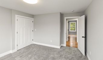 8 Stone Creek Dr, Brentwood, NH 03833