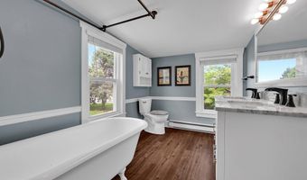 33 S 11TH St, Akron, PA 17501