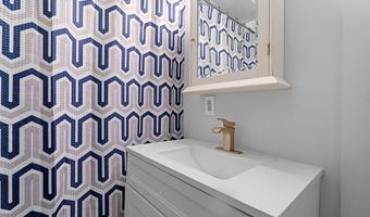114 S 18th St, Airville, PA 15203
