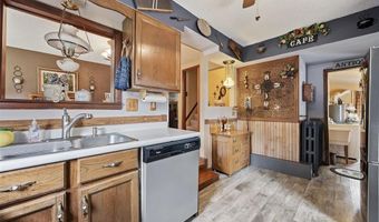 701 E 1st St, Anamosa, IA 52205