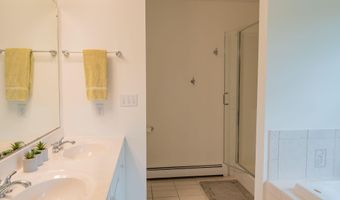 24 Surrey Ln, Falmouth, ME 04105