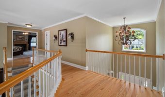 35 Shinnecock Hills Dr, Albany, NY 12205