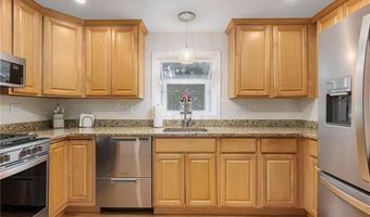 22 Franconia Dr, Cranston, RI 02920