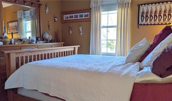 4 Spinnaker Dr, East Providence, RI 02915