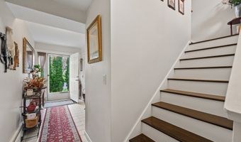 10 Linden Ct 10, Bloomfield, CT 06002