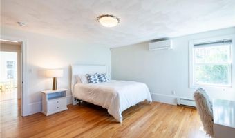 573 Wolcott Ave, Middletown, RI 02842