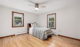 3 Grassy Plain Rd, Barrington, RI 02806