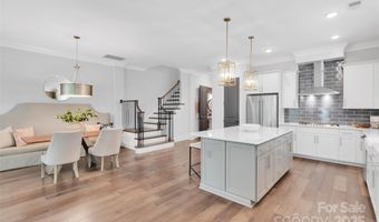 5052 Lesleewood Ct, Charlotte, NC 28226