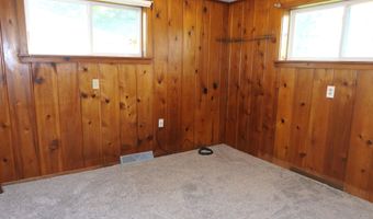 135 Riverside Dr, Alma, MI 48801