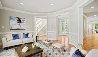 5604 HOOVER St, Bethesda, MD 20817