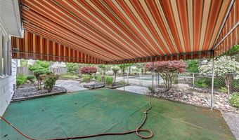 8 Countryside Ct, Amherst, NY 14221