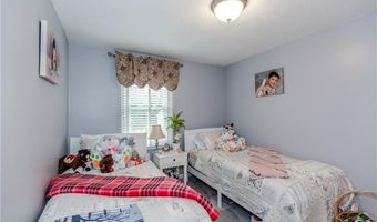 10 Pembroke Dr, Johnston, RI 02919