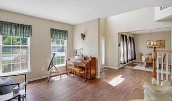 10 WHIRLAWAY Dr, Bear, DE 19701