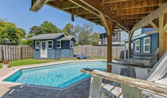 310 MAGNOLIA St, Atlantic Beach, FL 32233