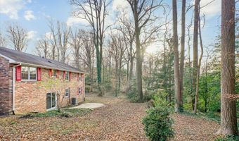 8928 CHELTONHAM Pl, Annandale, VA 22003
