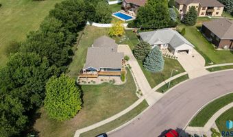 212 N Fairway Dr, Brandon, SD 57005
