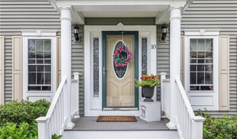 10 Honey Lou Ct, Cranston, RI 02921