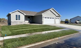 1307 Country Club Dr, Elk Point, SD 57025