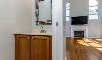 876 Kiefer Trails Dr, Ballwin, MO 63021