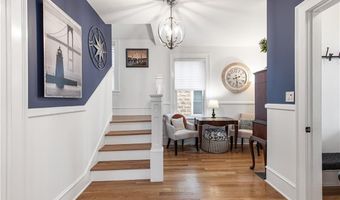 21 Bedlow Ave, Newport, RI 02840