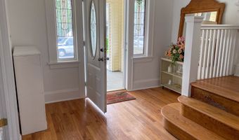 26 Stoehrs Pl, Bridgeport, CT 06606