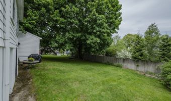 8 Carlson Cir, Boston, MA 02132