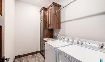 1604 W River Bend St, Brandon, SD 57005