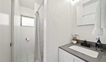 909 University Ave 210, Honolulu, HI 96826