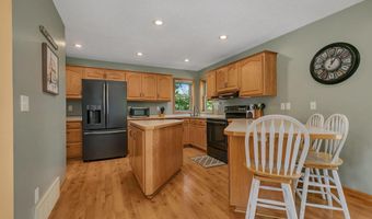 37785 Sunnyfield Cir, Avon, MN 56310