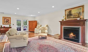 27 E Gate Rd, Danbury, CT 06811