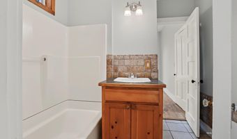 920 High St, Baldwin City, KS 66006