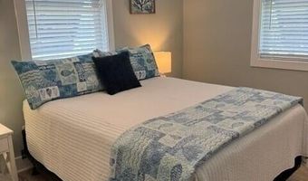 102 W Dobbs St, Atlantic Beach, NC 28512