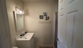 379 Lakepoint Rd, Alford, FL 32420