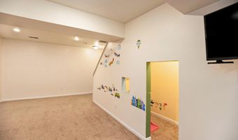 2512 Jade Ct, Ann Arbor, MI 48103