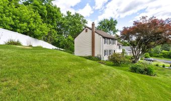 4 Lee Cir, Bloomfield, CT 06002