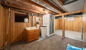 412 S 1st Ave, Brandon, SD 57005