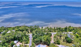 104 Bay Colony Way, Apalachicola, FL 32320