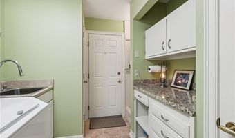 643 Isle View Dr, Akron, OH 44319