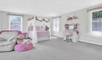 63 Derbyshire Dr, Cranston, RI 02921