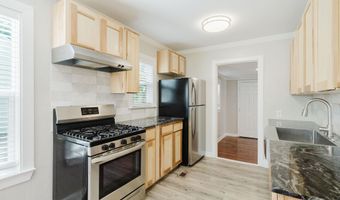 524 W Cross St, Benton, AR 72015