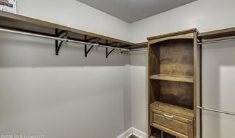 1022 Red Oak Dr, Brandon, MS 39042