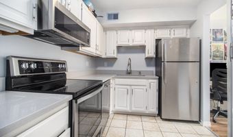 2221 S Huron Pkwy 2, Ann Arbor, MI 48104